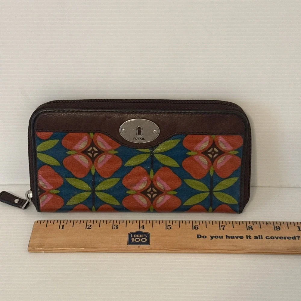 Fossil Key Wallet Brown Floral Coated Leather Zip Around 8x4 Cards Checkbook
